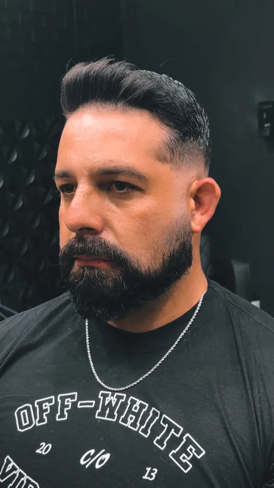 Corte masculino com barba modelada feito na Pa'taco Barbearia